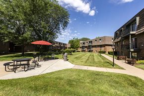 Omaha apartment for rent - our apartments have a spacious courtyard with a picnic table and umbrella