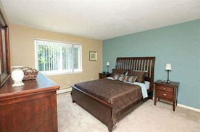 Warwick apartment for rent - a bedroom with a bed and a dresser