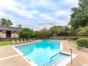 Austin apartment for rent - the swimming pool at the preserve apartments