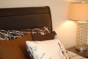 Durham apartment for rent - a bedroom with a bed and two lamps
