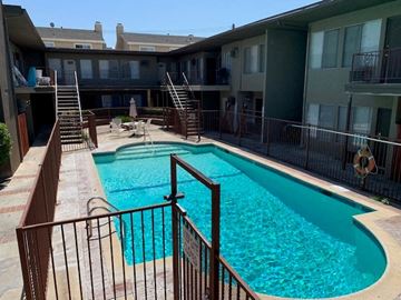 Downey apartment for rent - a swimming pool in the middle of a building