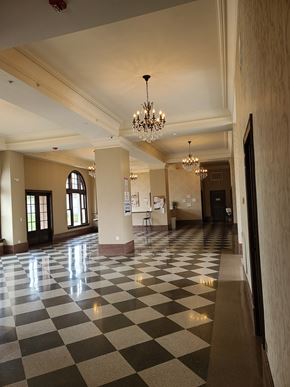 Durant apartment for rent - a lobby with a checkered floor and a chandelier