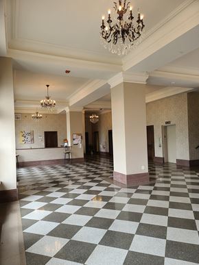 Durant apartment for rent - a large lobby with a checkered floor and a chandelier