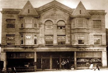 Bloomington apartment for rent - a black and white photo of a building