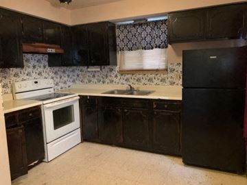 East Mckeesport apartment for rent - a kitchen with a stove and a sink and a refrigerator
