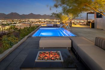 Fire pits & lounge seating