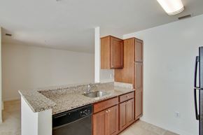 Owings Mills apartment for rent - Kitchen with breakfast bar