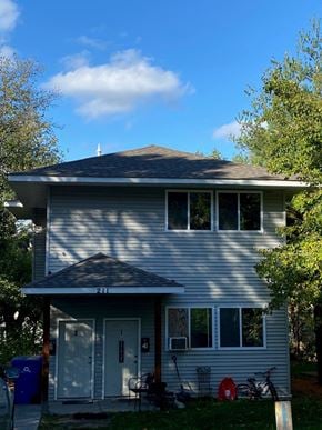 Saint Paul apartment for rent - a gray house with a blue sky and trees