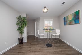 Newport News apartment for rent - Dining area at Villages at City Center apartments in Newport News VA