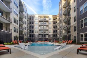 Atlanta apartment for rent - a swimming pool in the middle of an apartment building