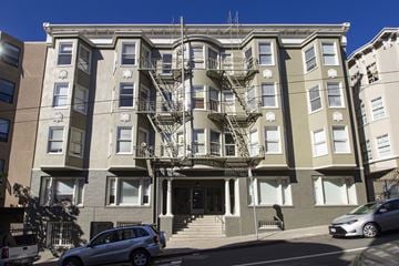 San Francisco apartment for rent - A large apartment building with a fire escape on the side.