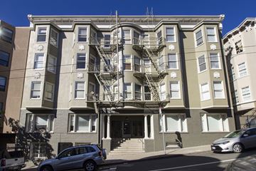San Francisco apartment for rent - A large apartment building with a fire escape on the side.