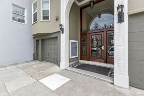 San Francisco apartment for rent - A house entrance with a glass door and a black mat.