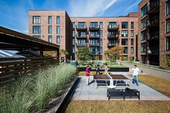 Proximity to the central eastside’s best shops, restaurants, and entertainment