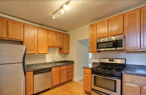 Chicago apartment for rent - full kitchen with stainless steel appliances and wooden cabinets