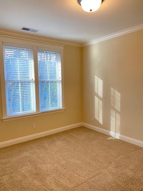 Sonoma house for rent - A room with a window and a carpeted floor.