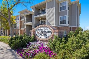Denver apartment for rent - Highland Square Crossing Beautifully Landscaped Denver CO - apartments in south denver