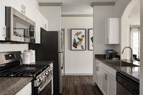 Peabody apartment for rent - Highlands at Dearborn apartments in Peabody, MA - Granite Countertops