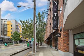 Seattle apartment for rent - Neptune SLU apartments for rent in Seattle Center near Facebook - Prime SLU location
