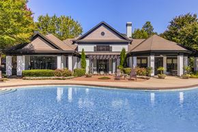 Charlotte apartment for rent - Promenade Park apartments - Ballantyne Apartments in Charlotte, NC - Pool