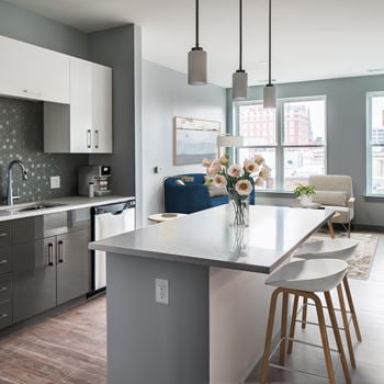 Oversize kitchen islands