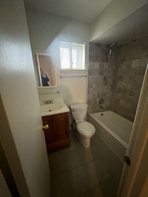 Arlington apartment for rent - A bathroom with a toilet, sink, and bathtub.
