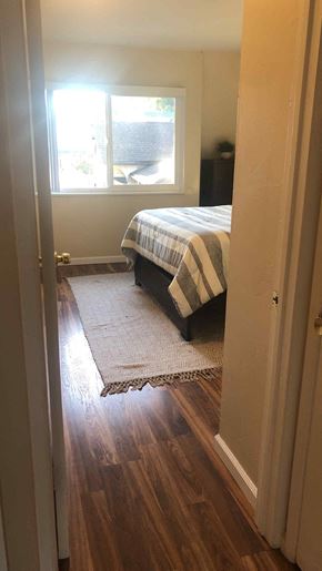 San Luis Obispo apartment for rent - A bedroom with a bed and a rug in the middle of the room.