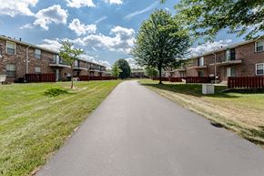 Grand Rapids apartment for rent - Cambridge Square Grand Rapids Grounds