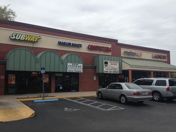 Tarpon Springs apartment for rent - A parking lot in front of a Subway restaurant.