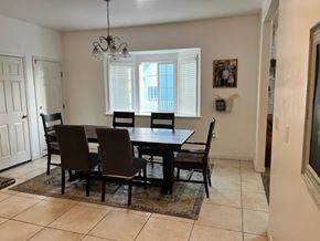 Arroyo Grande apartment for rent - A dining room with a table and chairs.