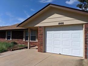 Stillwater house for rent - A house with the number 1008 on the garage door.