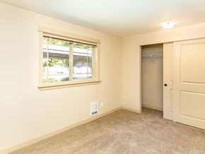 Bothell townhouse for rent - Carpeted Bedroom at Arterra Woods, Washington