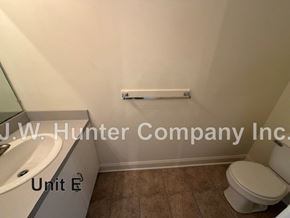 Wilson apartment for rent - A bathroom with a toilet, tub, and radiator.