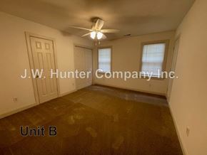 Wilson apartment for rent - A room with a ceiling fan and a window with blinds.