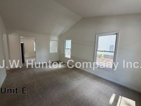 Wilson apartment for rent - A room with carpet flooring and a window with blinds.