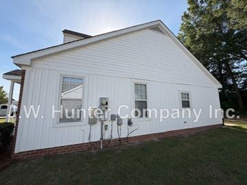 Wilson apartment for rent - A white building with the name W.W. Hunter Company Inc. on it.
