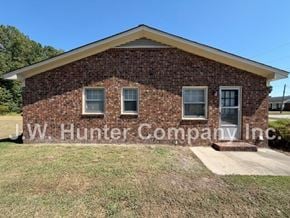 Wilson apartment for rent - A brick building with the name J.W. Hunter Company Inc. on it.