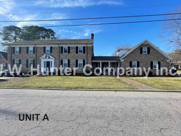 Wilson apartment for rent - A building with the text "U.W. Hunter Company Inc." on it.