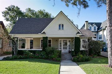 Houston apartment for rent - a small house with a sidewalk in front of it