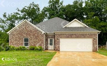 Lincoln house for rent - 284 Elm Way