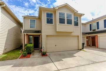 Houston house for rent - A two-story house with a garage and a driveway.