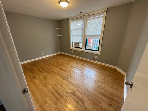 Floor plan for 2 beds, 1 bath, 850 sqft