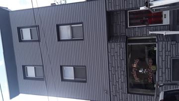 Philadelphia apartment for rent - the side of a building with windows and a window shop