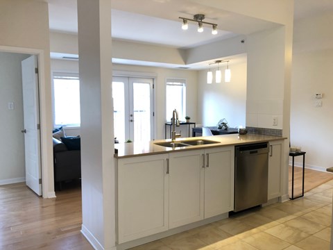Floor plan for 2 beds, 1.5 baths, 901 sqft