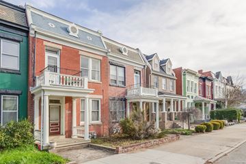 Richmond apartment for rent - A row of houses with green, red, and brown facades.