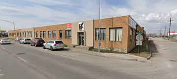 North Kansas City apartment for rent - a large brick building with cars parked in front of it