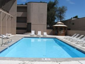 Springfield apartment for rent - A pool with a gazebo and sun loungers.