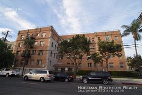 Los Angeles apartment for rent - a large building with cars parked in a parking lot