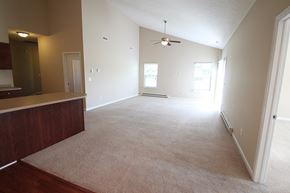 Kent house for rent - Living area in 2477 Waterford Pointe