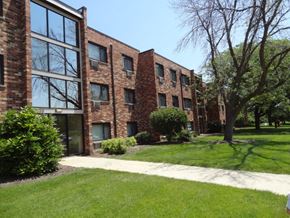 Carol Stream apartment for rent - Building entrance